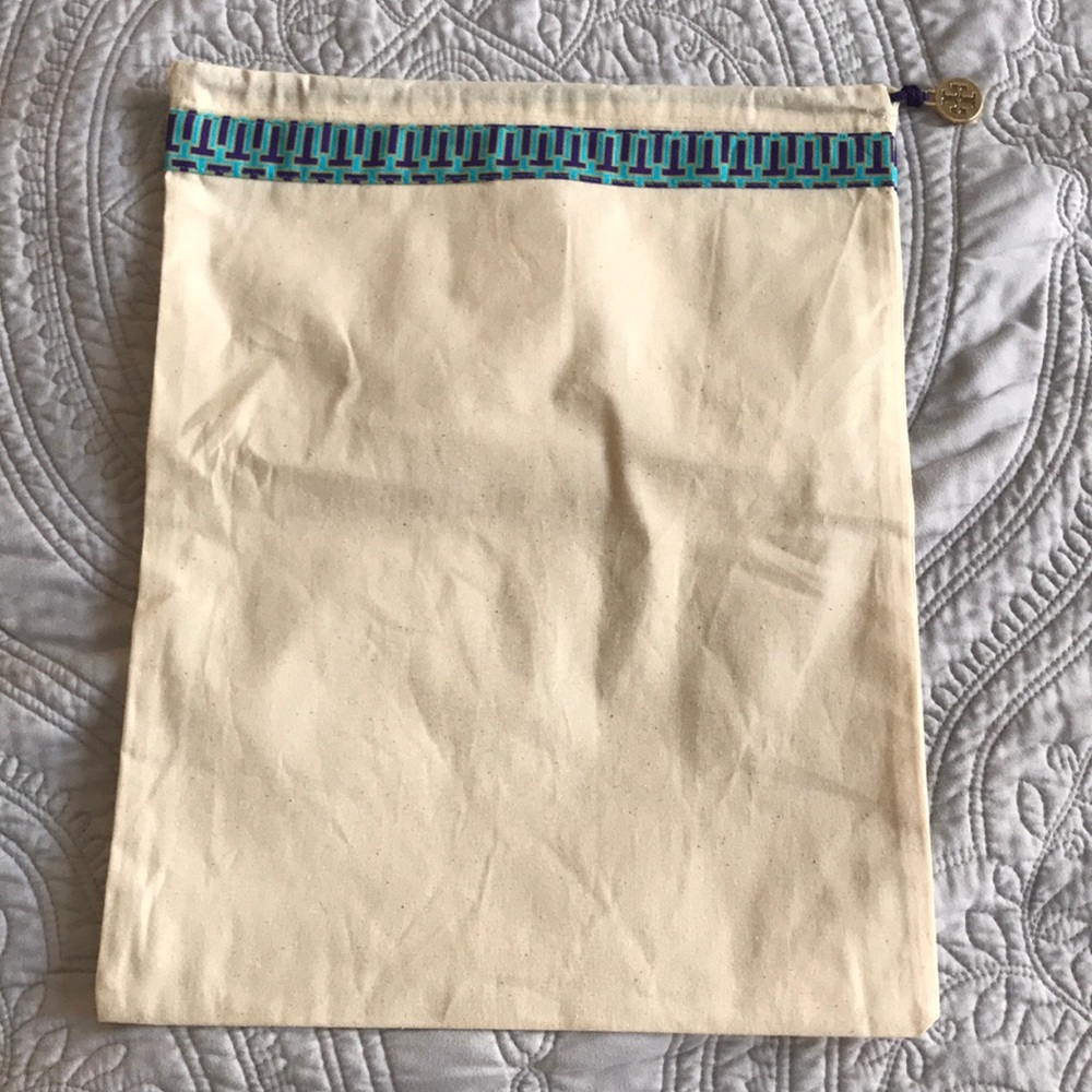 Two Tory Burch medium dust bags covers ! Last !